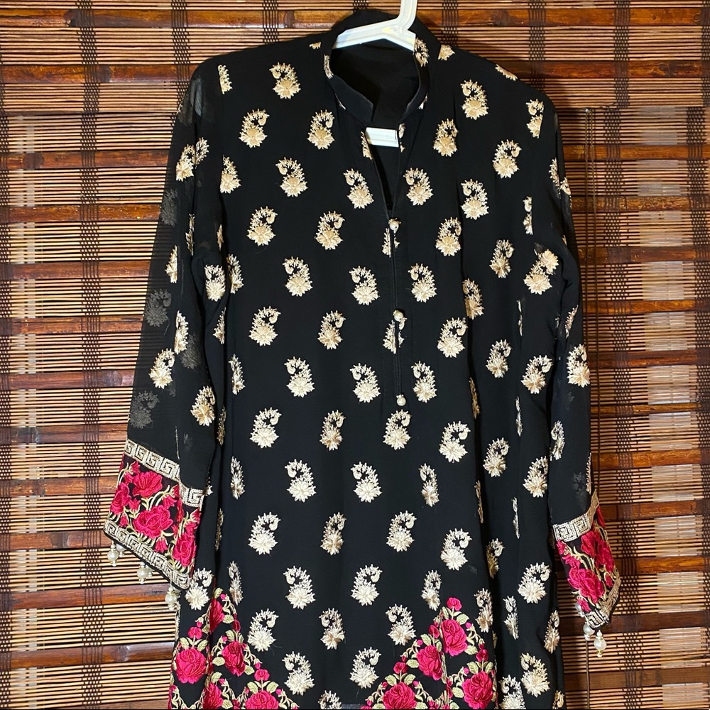 Black and gold 2 piece salwar kamiz with pink roses